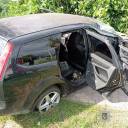 У Чортківському районі Ford Focus з’їхав з дороги та врізався в огорожу й електроопору