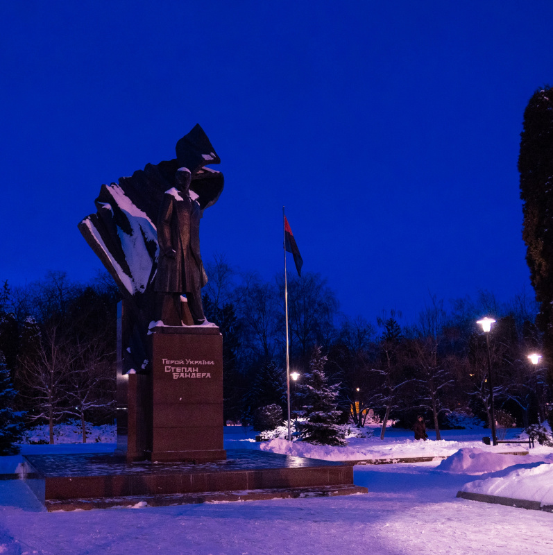 golovne foto akademiya stepana banderi 8 01 01 26